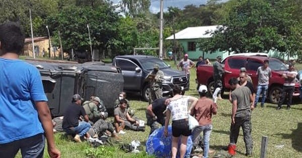 La Nación / Vehículo de la FTC volcó en la zona de Yby Yaú