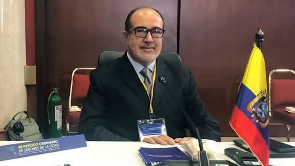 Renunció tercer ministro de salud de Ecuador, a 3 semanas de los comicios