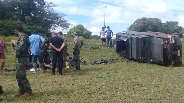 Vuelca camión militar en Yby Yaú | Noticias Paraguay