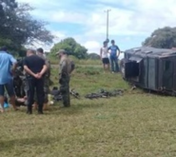 Militares se accidentan en Yby Yaú - Paraguay.com
