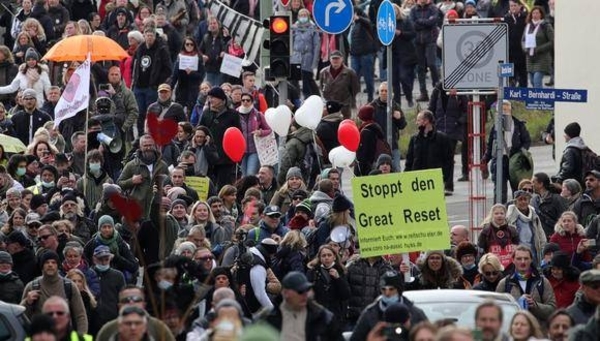 Diario HOY | Enfrentamientos entre policía y manifestantes opuestos a restricciones por pandemia en Alemania