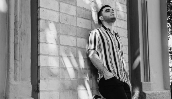 Diario HOY | El artista emergente Oscar Bogarín se da a conocer musicalmente con su “Mente Oscura”
