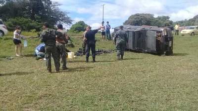 Camión de la FTC vuelca en Yby Yaú y ocho militares quedan heridos