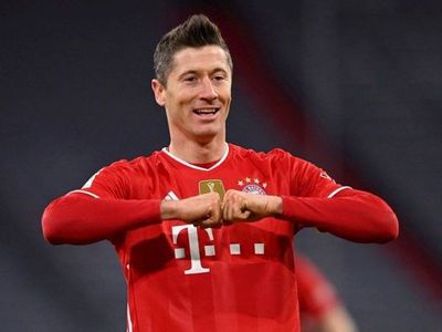 Triplete perfecto de Lewandowski en otra goleada del Bayern
