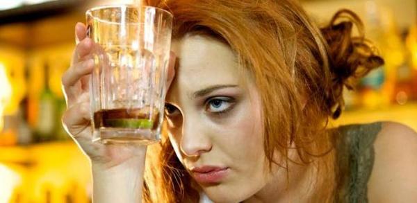 Emborracha y alegra igual pero no es: crean trago que reemplaza al alcohol sin sus terribles efectos