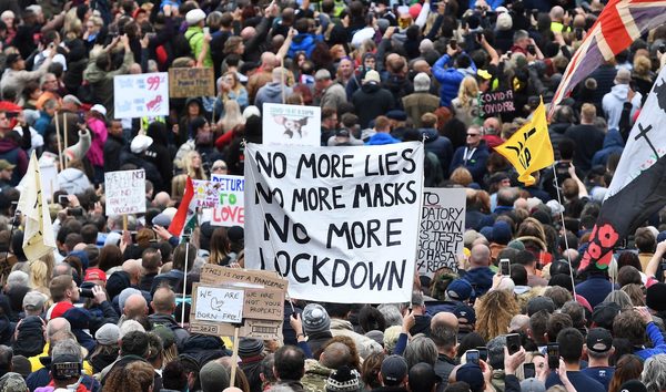 Protestas masivas en Londres contra el confinamiento
