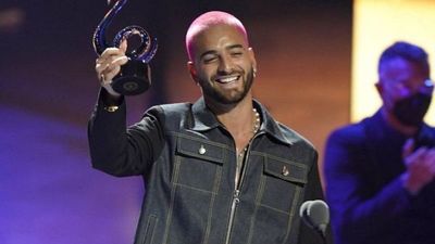 Maluma sorprende con radical corte de cabello