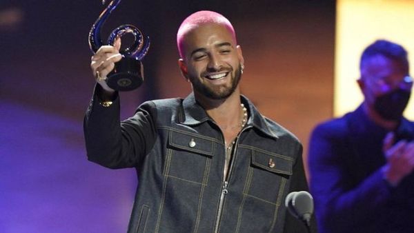 Maluma sorprende con radical corte de cabello