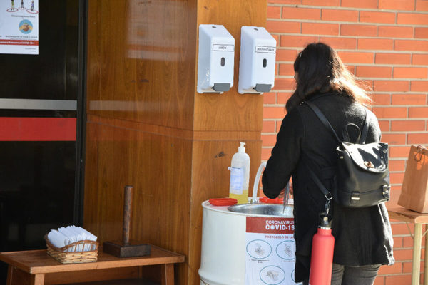Doctor pide cumplir con las medidas sanitarias para mitigar el impacto del COVID | Ñanduti
