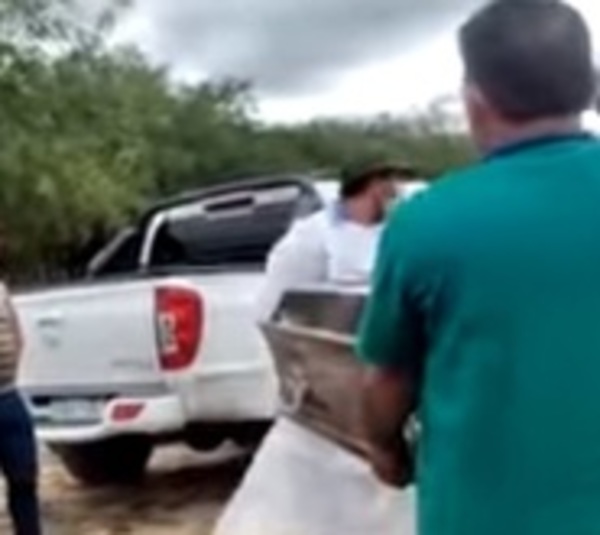Despiden dignamente a fallecido por covid-19 en Puerto Casado - Paraguay.com