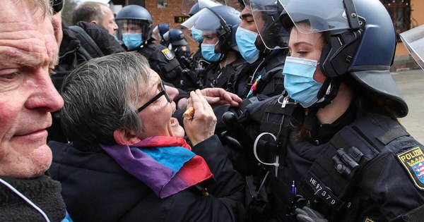 La Nación / Manifestaciones contra restricciones por pandemia en Europa