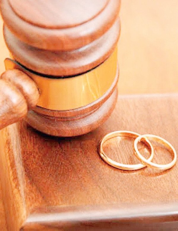 Crónica / Condenada por no tener relaciones con su ména