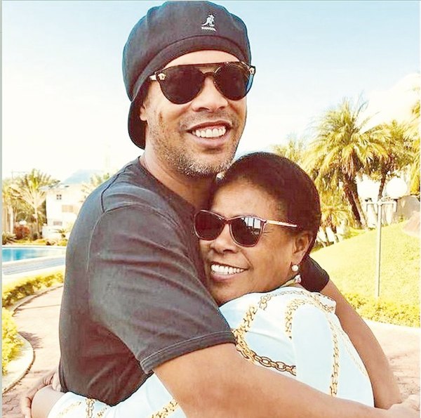 Crónica / El duro momento de Ronaldinho: chupi y fiesta casi todos los días