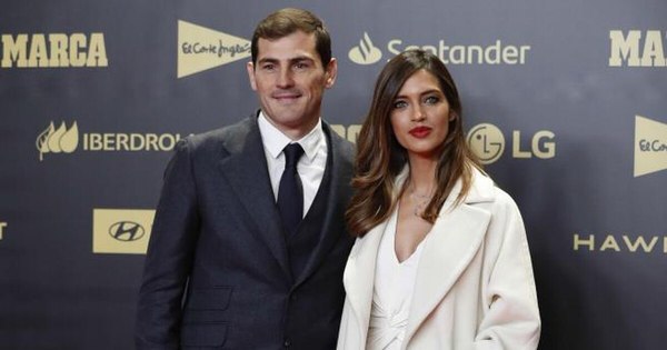 La Nación / Felipe volvió al palacio, JLo se separa como Iker y Sara, la reina Sofía se vacunó y Tom vende su rancho