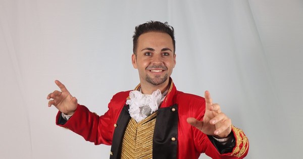 La Nación / Esta noche se despide “El mega showman”
