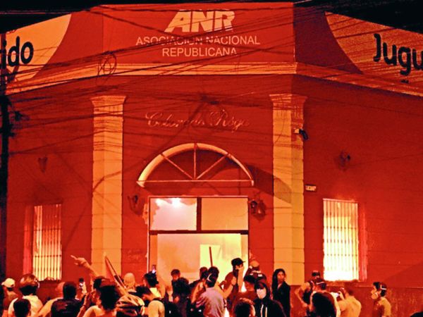 Cartismo logró archivar juicio político, pero no consigue aplacar juicio social
