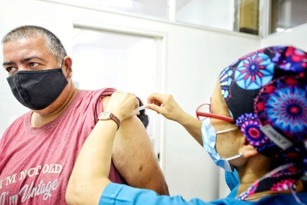 Argentina ya tiene más vacunados que infectados totales por coronavirus | OnLivePy