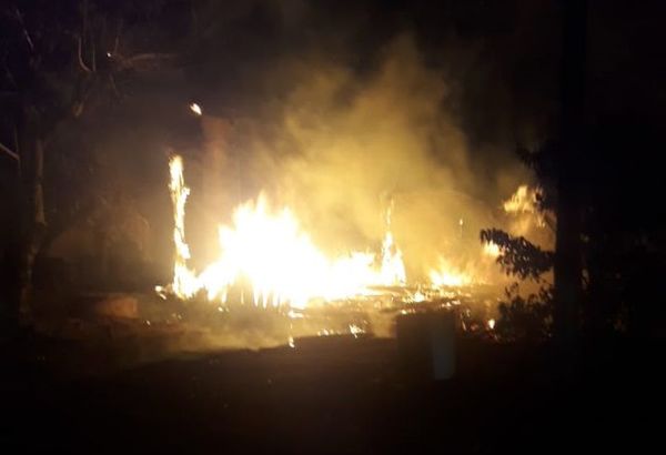 Padre e hija sufren quemaduras durante el incendio de su vivienda - ABC en el Este - ABC Color