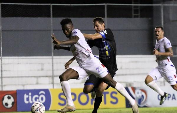 Nacional y 12 de Octubre igualaron 1-1