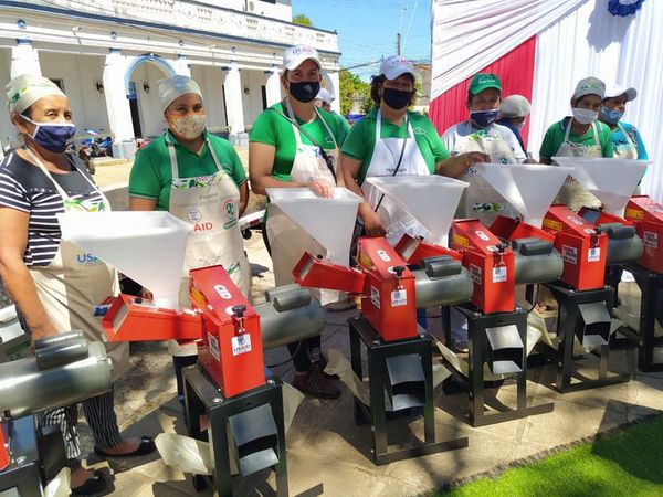 Feriantes de Santaní reciben implementos de trabajo - Nacionales - ABC Color