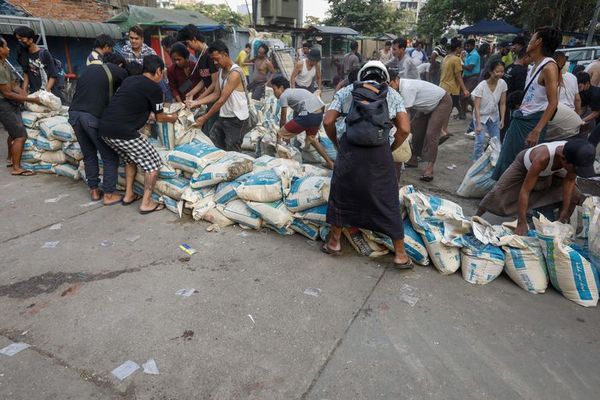 Las protestas antijunta continúan en Birmania a pesar de los casi 250 muertos - Mundo - ABC Color