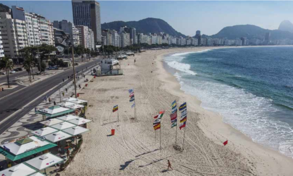 Playas de Brasil permanecen cerradas para contener el avance del covid-19