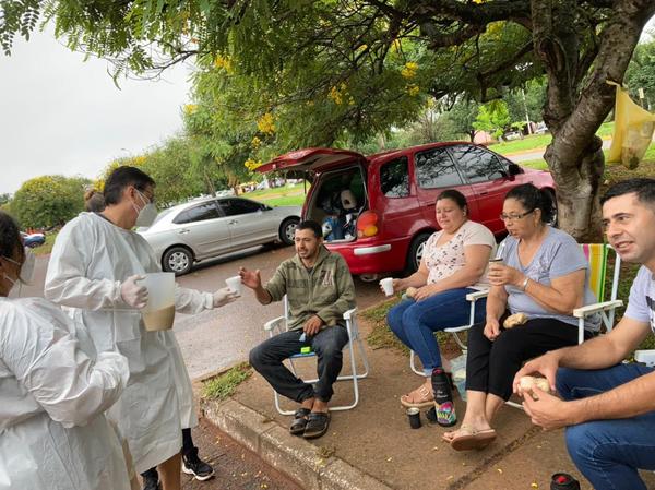 Hasta el personal de blanco se une a solidaridad ciudadana en el Hospital Nacional - ADN Digital