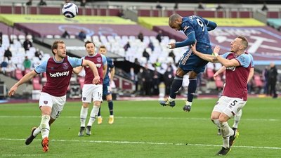 El West Ham de Balbuena dejó escapar una ventaja de tres goles y casi pierde