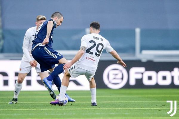 Juventus pierde y se aleja en la lucha por el título