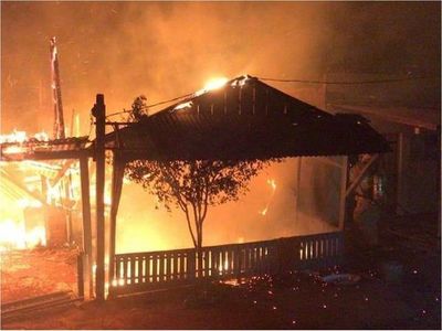 Incendio de grandes proporciones arrasa con cuatro casas en Itapúa