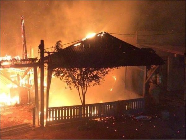 Incendio de grandes proporciones arrasa con cuatro casas en Itapúa