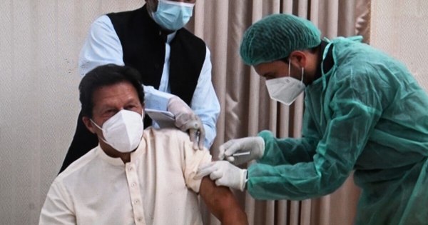 La Nación / Primer ministro de Pakistán contrae COVID-19 tras recibir vacuna china