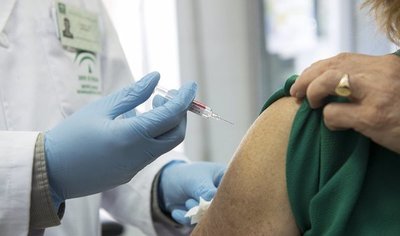 Escasez mundial de vacunas presiona la situación en Europa en plena tercera ola de COVID