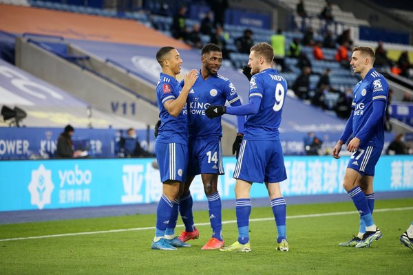 FA Cup: Leicester 'noquea' al United y se mete en 'semis'