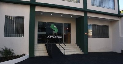 La Nación / Capadei y escribanos reclaman al Gobierno fin a la burocracia para certificados catastrales