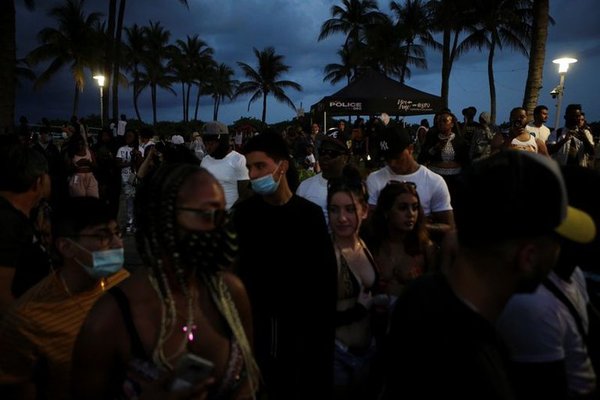 Miami Beach extendió el toque de queda y las medidas de emergencia por tres semanas