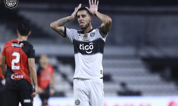 Olimpia se divierte en El Bosque y recupera la punta del campeonato