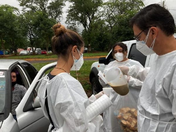 Desbordan pacientes en hospitales, pero también los gestos solidarios
