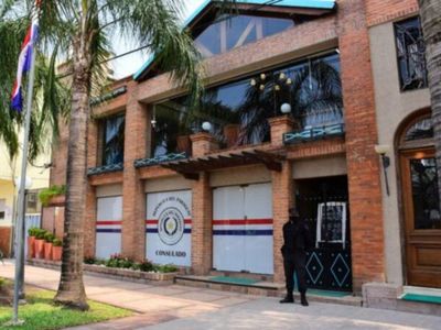 En consulados de frontera aún hay funcionarios  que cobran sin trabajar
