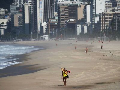 Playas de Río cerradas y de Miami con toque de queda por el Covid
