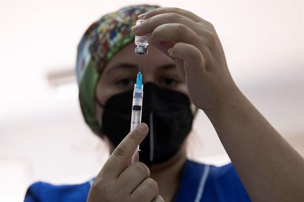 Bruselas promete dosis para que la UE esté inmunizada a mediados de julio - Mundo - ABC Color