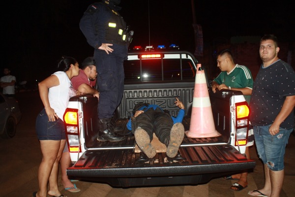 Hieren al guardia y a playera de surtidor durante violento asalto - La Clave