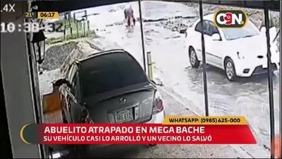 Abuelito quedó atrapado en mega bache en San Lorenzo - C9N