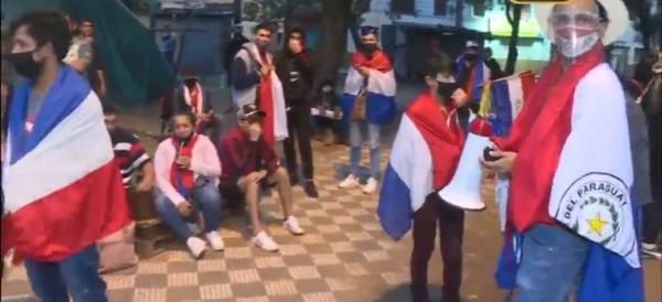 Manifestantes de Alto Paraná llegaron a la capital