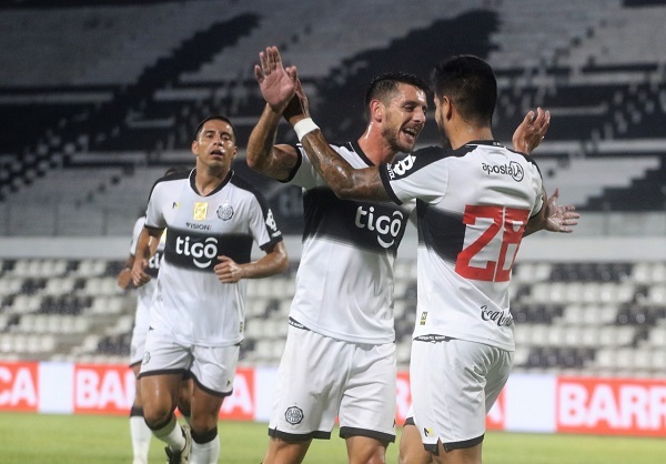 Olimpia golea al Kelito en el debut de Órteman como DT