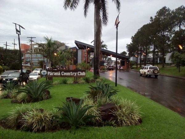 Aglomeración en fiesta de 15 años causa indignación en Hernandarias