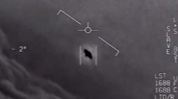 El ex jefe de la Inteligencia de EEUU dijo que vio imágenes de OVNIS que realizan movimientos que no están al alcance de la tecnología humana