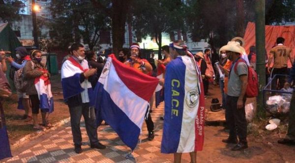 Esteños llegan a la capital para exigir renuncia a Marito: Se va por inútil