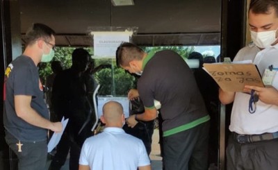 Por polución sonora y falta de patente clausuran bar “Santo Boteco”