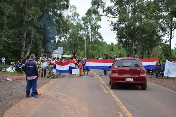 Cierre de ruta PY18 en San Juan Nepomuceno - Nacionales - ABC Color
